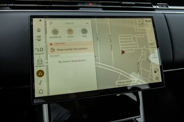 New 2026 Fuji White Land Rover SE image 27
