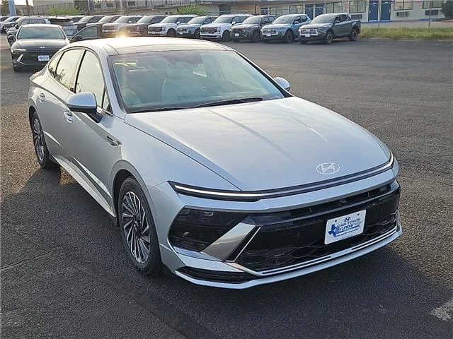 New 2026 Aero Silver Hyundai Limited image 6