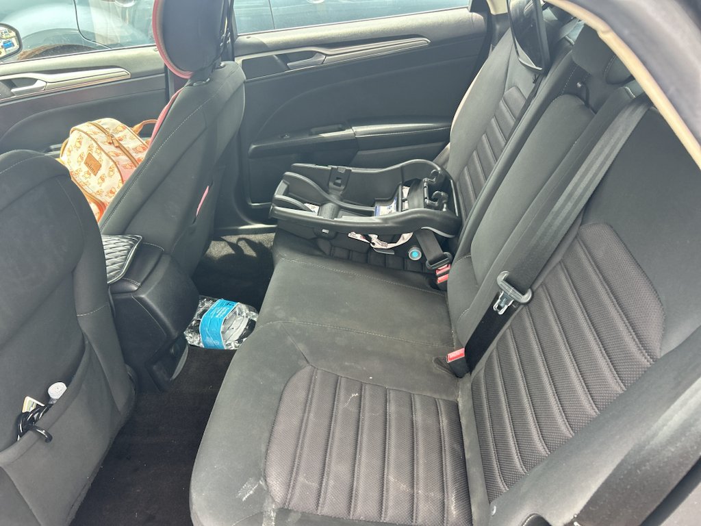 Used 2018 Magnetic Metallic Ford SE image 4