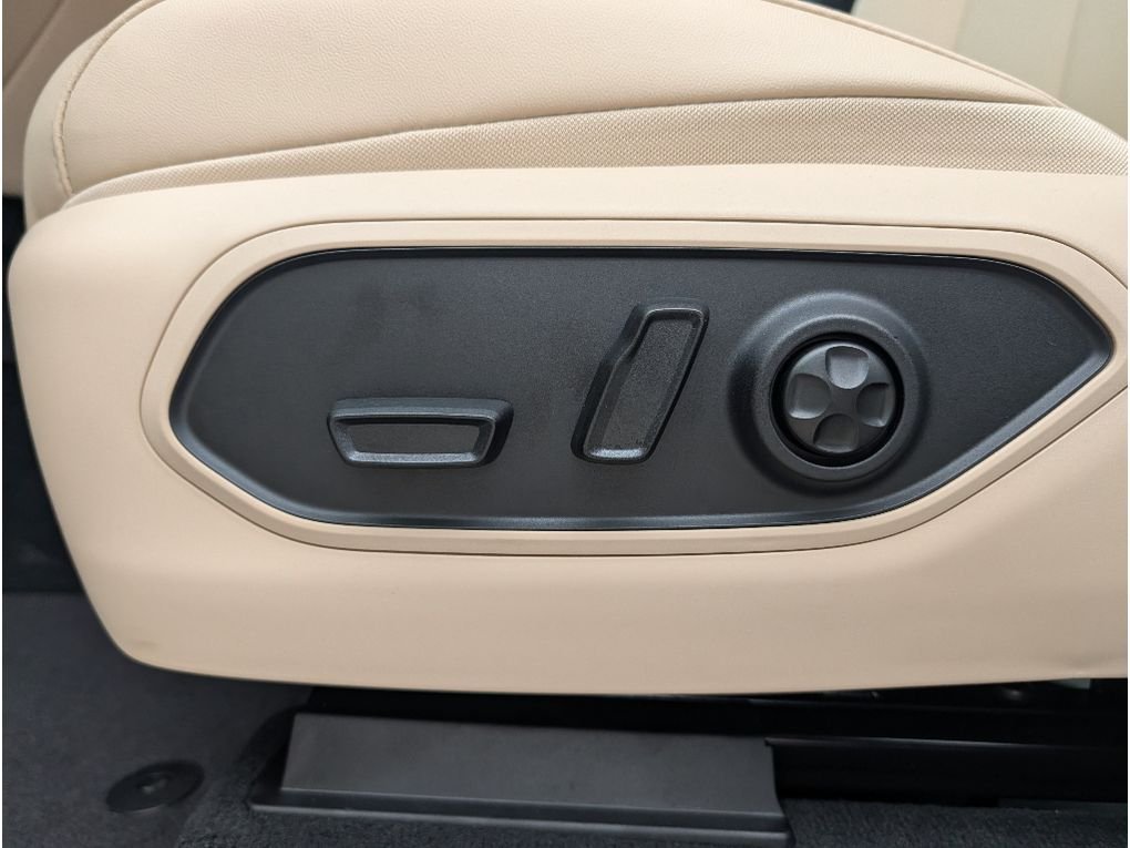 New 2026 Bright White Clear-Coat Exterior Paint Jeep Limited image 15