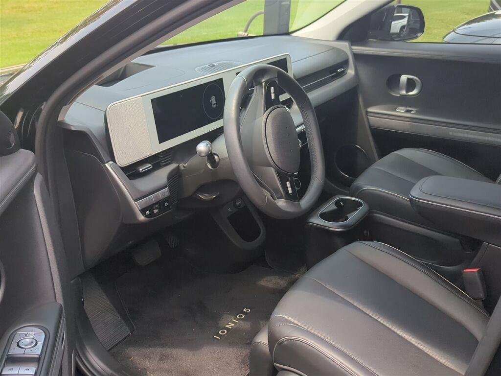 Used 2023 Abyss Black Hyundai Limited image 4