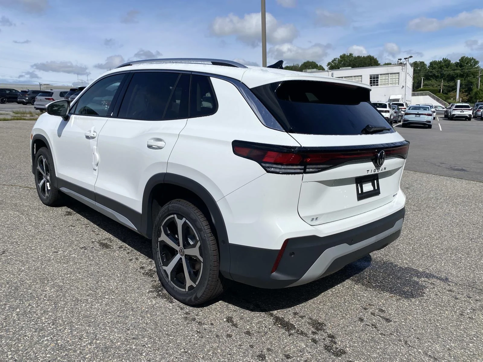 New 2026 Pure White Volkswagen SE 4MOTION image 3