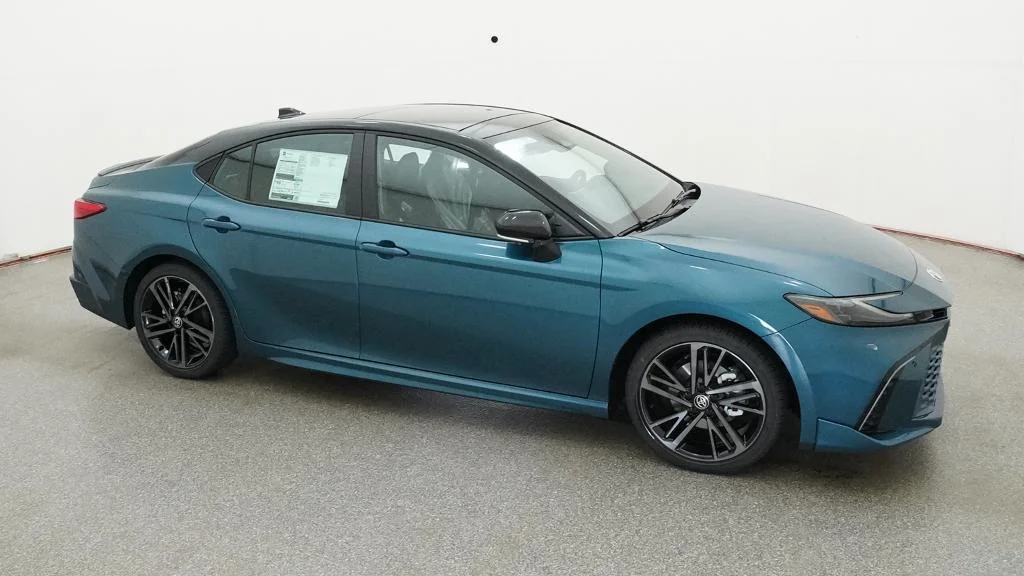 New 2026 Ocean Gem with Midnight Black Metallic roof Toyota XSE image 12