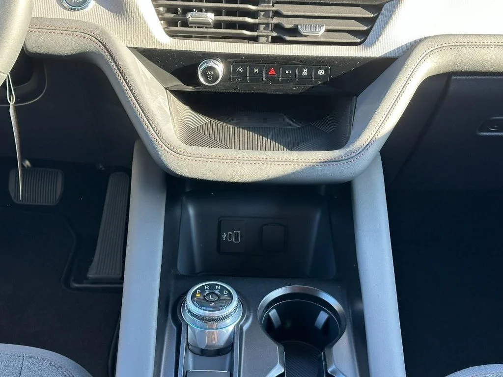 New 2026 Agate Black Metallic Ford Active image 8