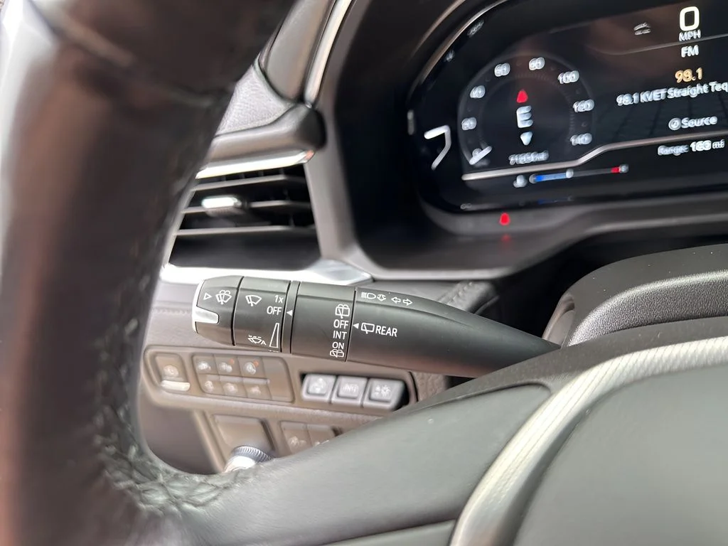 Used 2023 White GMC Denali image 32