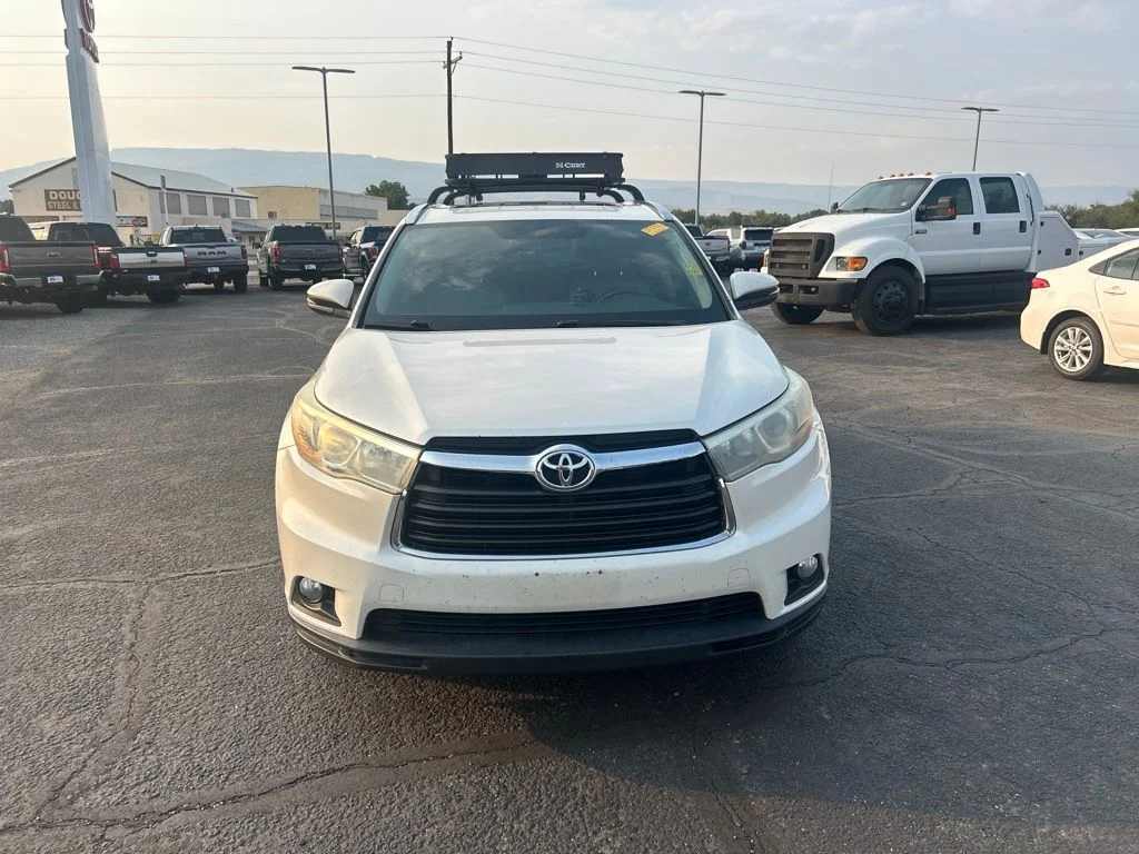 Used 2015 Blizzard Pearl Toyota XLE V6 image 2