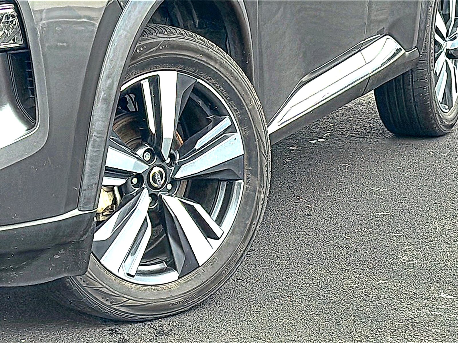 Used 2021 Gun Metallic Nissan SL FWD image 3