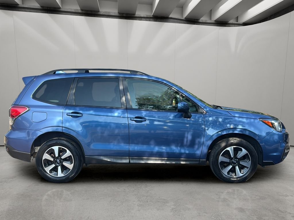 Used 2018 Quartz Blue Pearl Subaru 2.5i Premium image 6