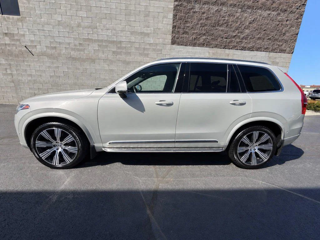 Used 2021 Birch Light Metallic Volvo INSCRIPTION image 3