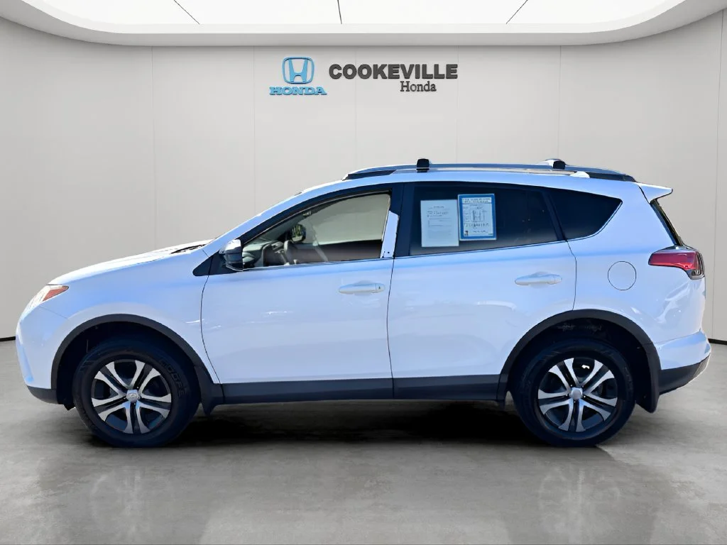 Used 2018 Super White Toyota LE image 10