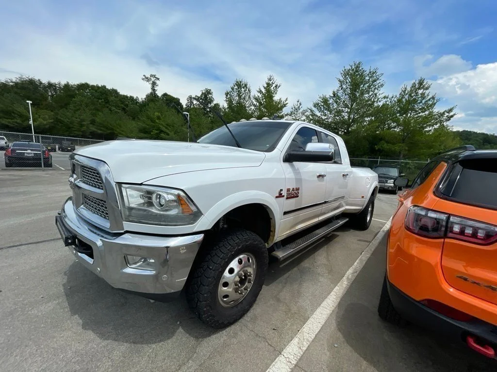 Used 2018 White Ram Laramie image 1