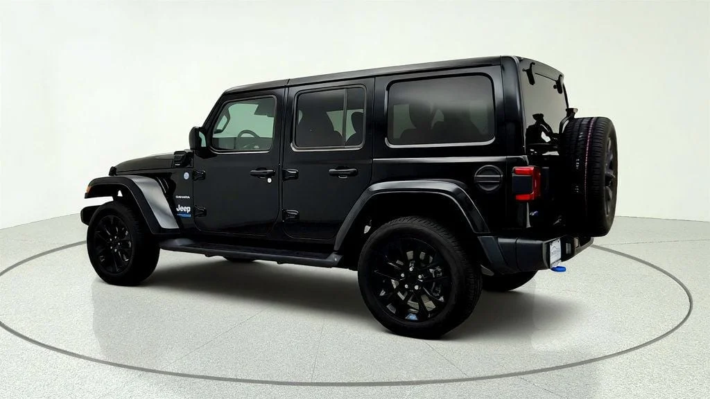 Used 2022 Black Clearcoat Jeep Unlimited Sahara 4x4 w/ Cold Weather, Safety & Adv Safety Groups image 7