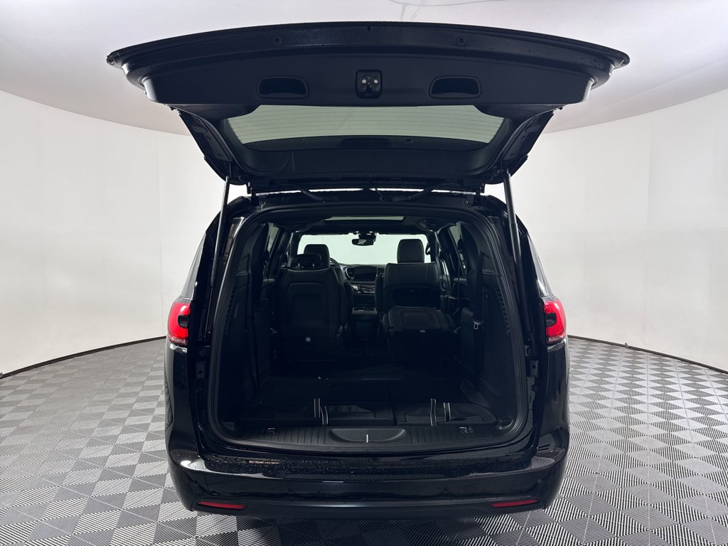 2026 Chrysler Pacifica Limited - Photo 13