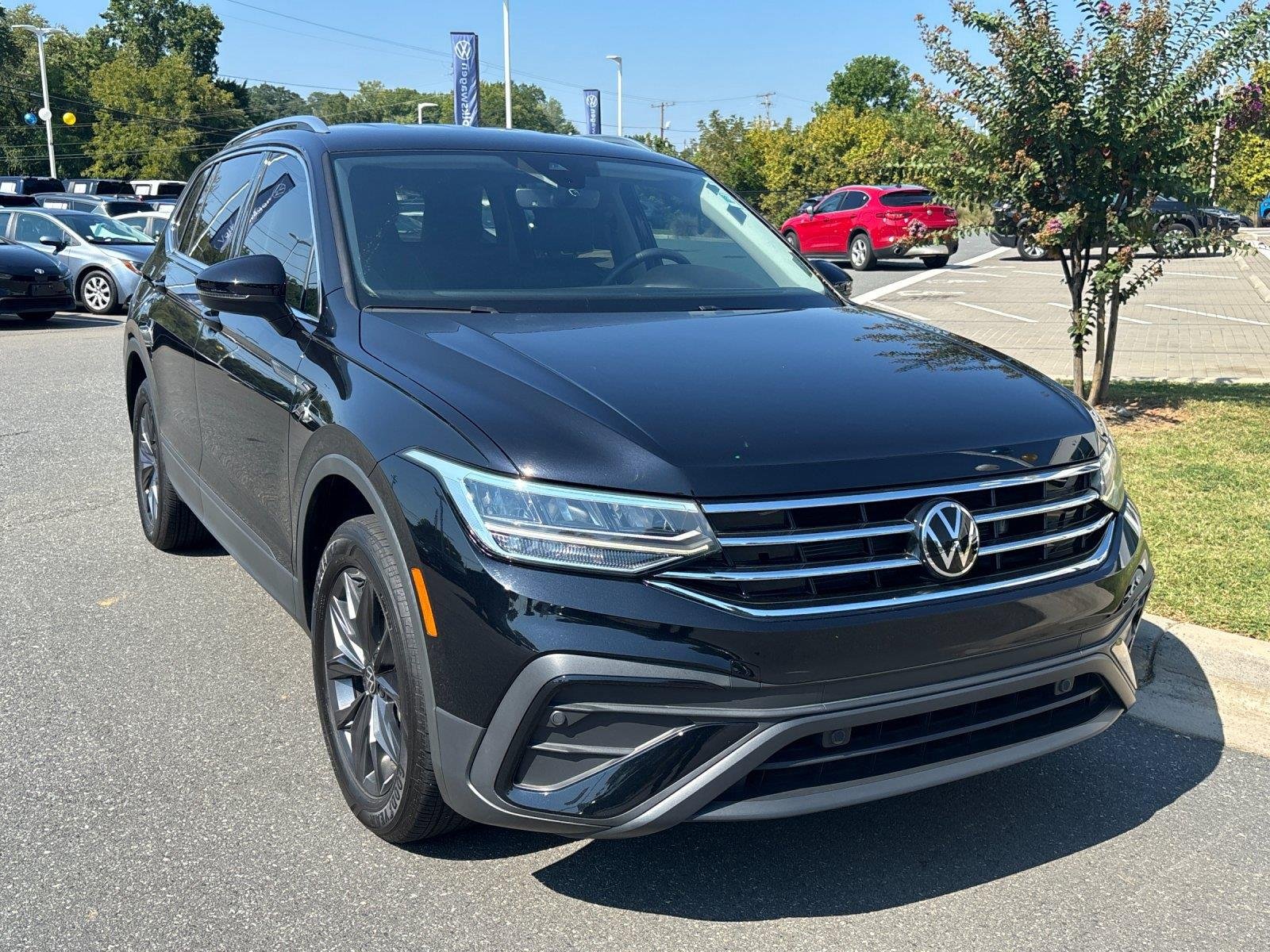 Used 2023  VOLKSWAGEN SE image 7