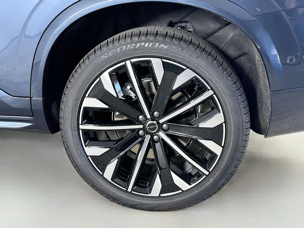 2026 Volvo XC90 Plus - Photo 32