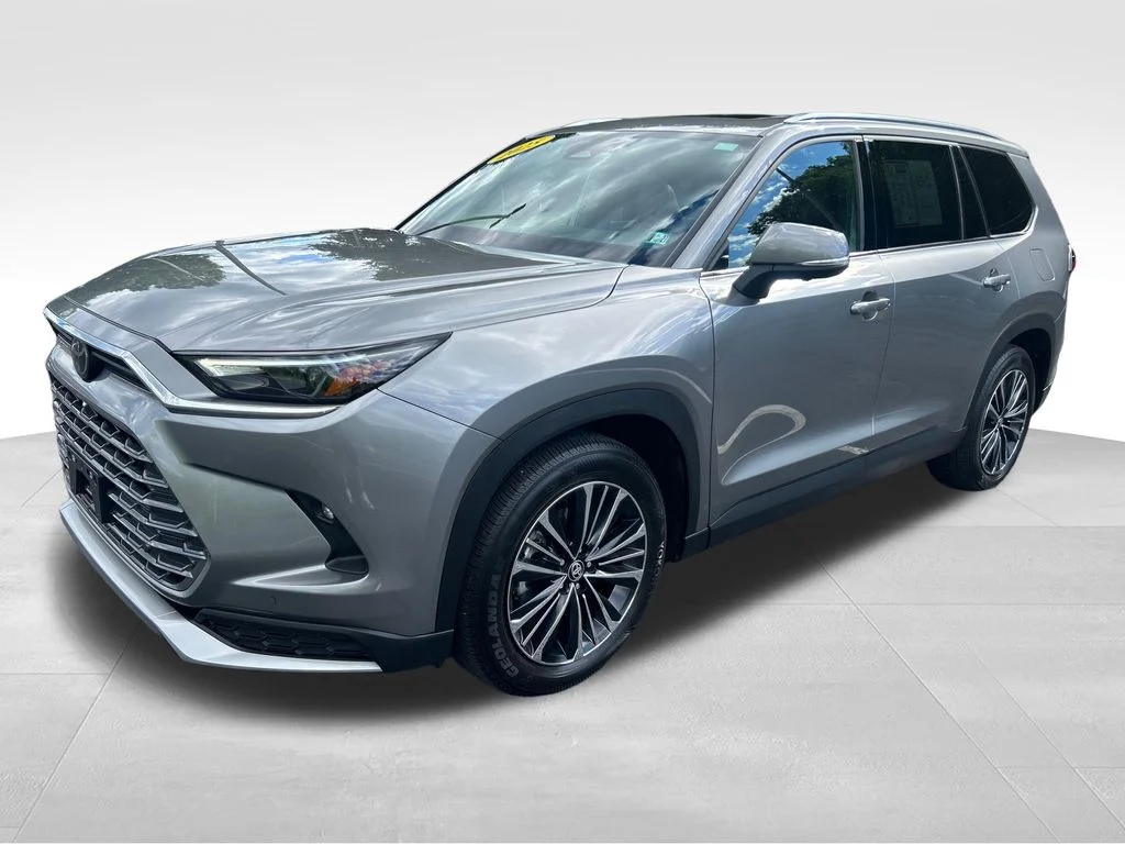Certified Used 2025  Toyota MAX Platinum image 1