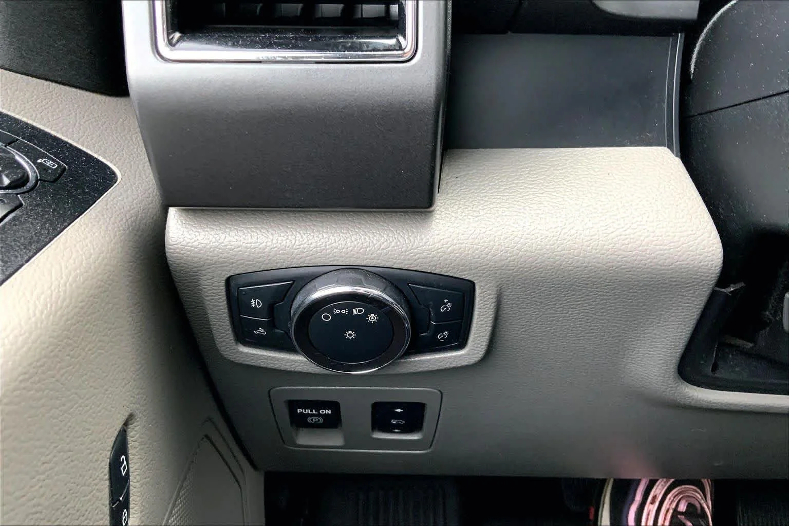 Used 2019 Ingot Silver/Magnetic Ford XLT image 33