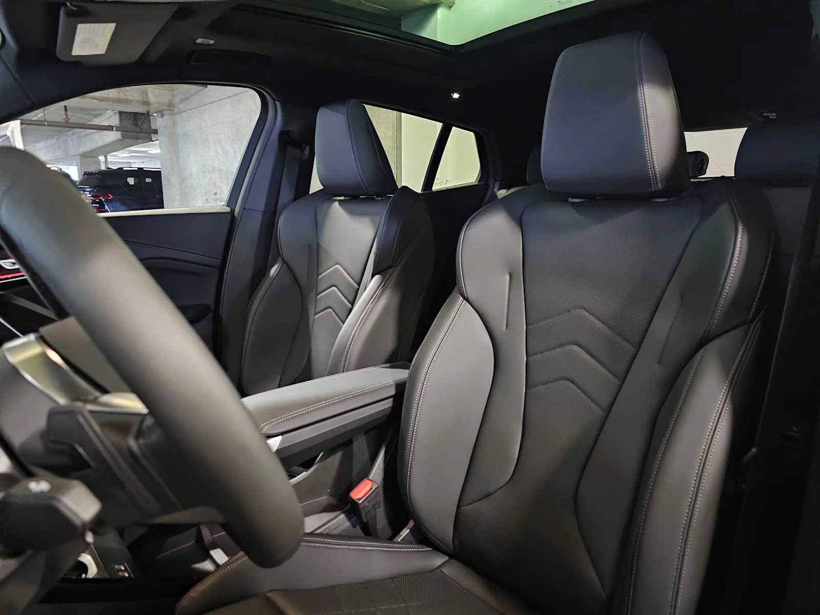 New 2026 Black Sapphire Metallic BMW xDrive28i image 32