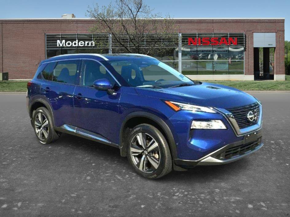 Used 2023 Brilliant Silver Metallic Nissan SV image 5