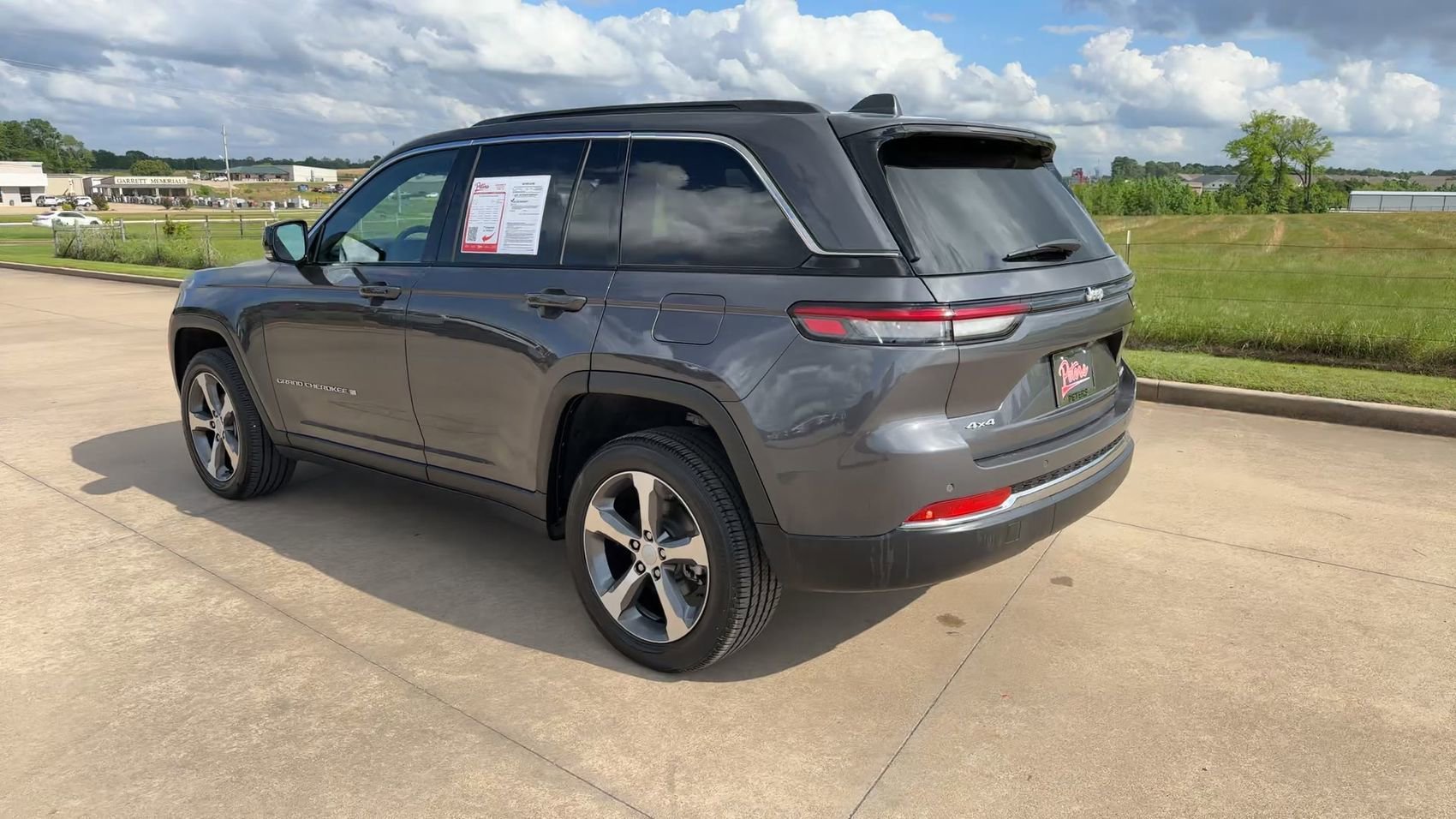 Used 2025 Baltic Gray Metallic Clearcoat Jeep Limited image 5