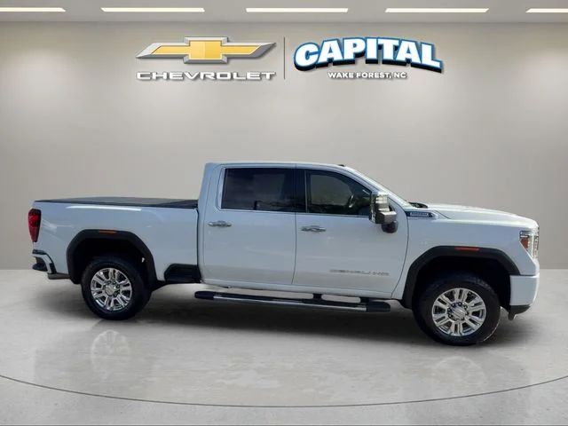 Used 2022 White GMC Denali image 6