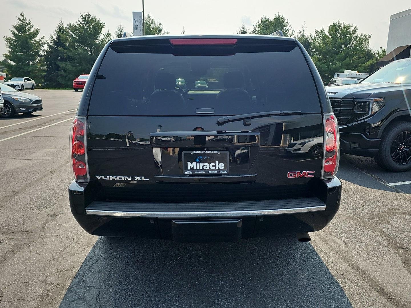 Used 2014 Onyx Black GMC Denali image 29