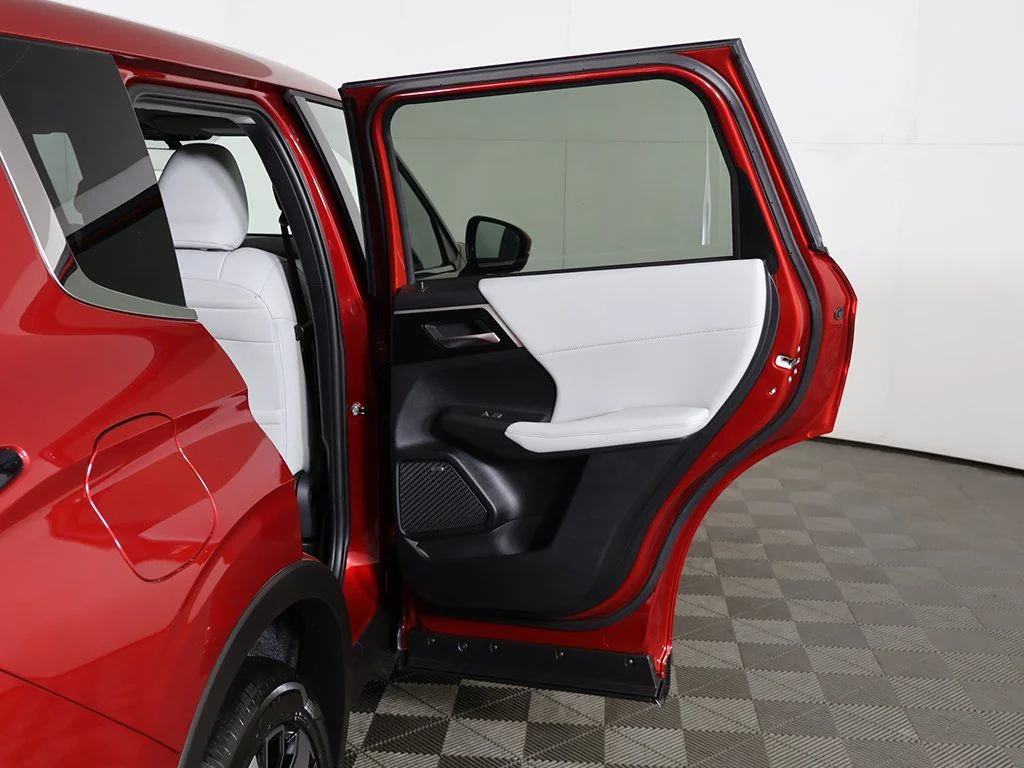 2025 Mitsubishi Outlander SE - Photo 24