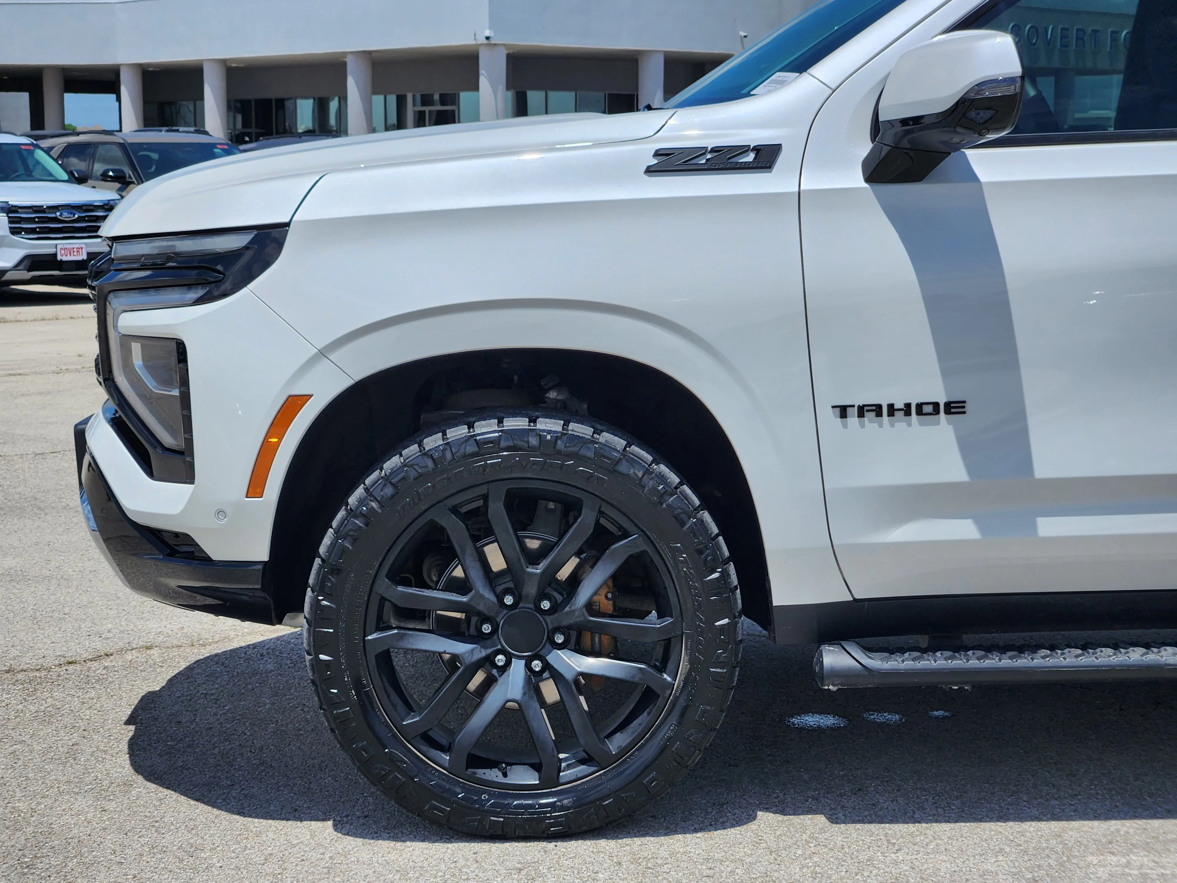 Used 2025 Iridescent Pearl Tricoat Chevrolet Z71 image 9