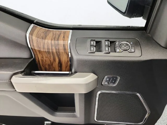 Used 2018 White Platinum Ford Lariat image 23