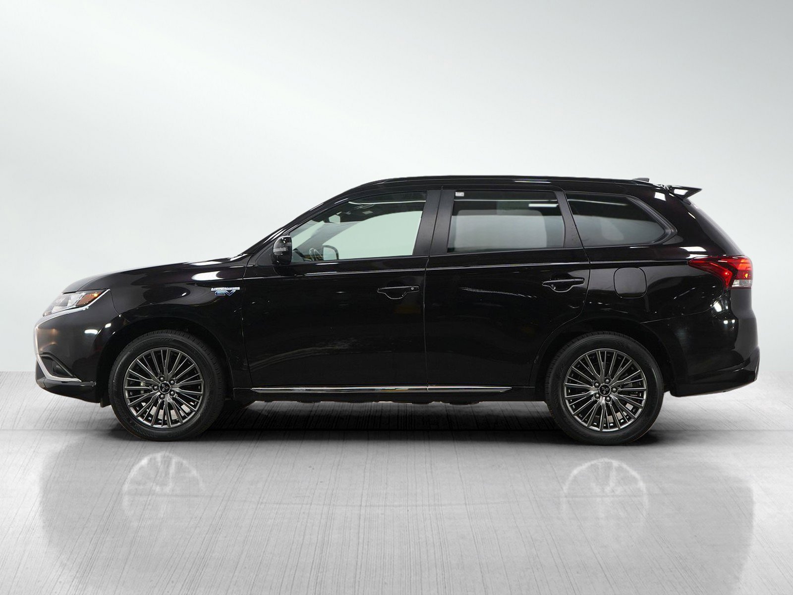 Used 2022 Mitsubishi Outlander PHEV LE with VIN JA4J2VA72NZ030119 for sale in Burnsville, Minnesota
