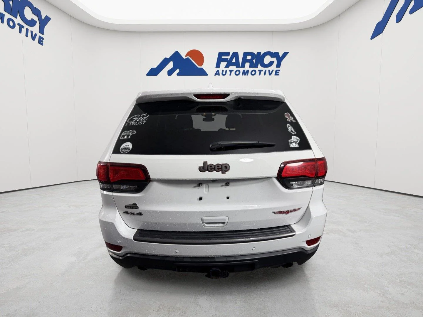 Used 2019 Bright White Clearcoat Jeep Trailhawk image 10