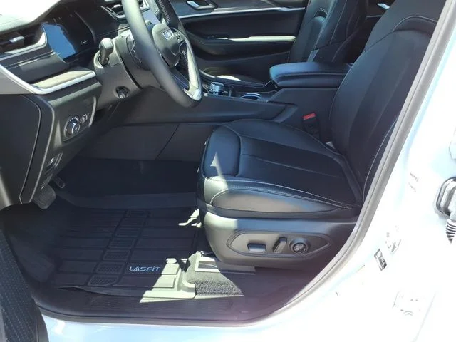 Used 2025 White Jeep Limited image 17