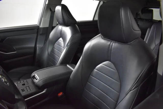 2023 Toyota Highlander XLE - Photo 14