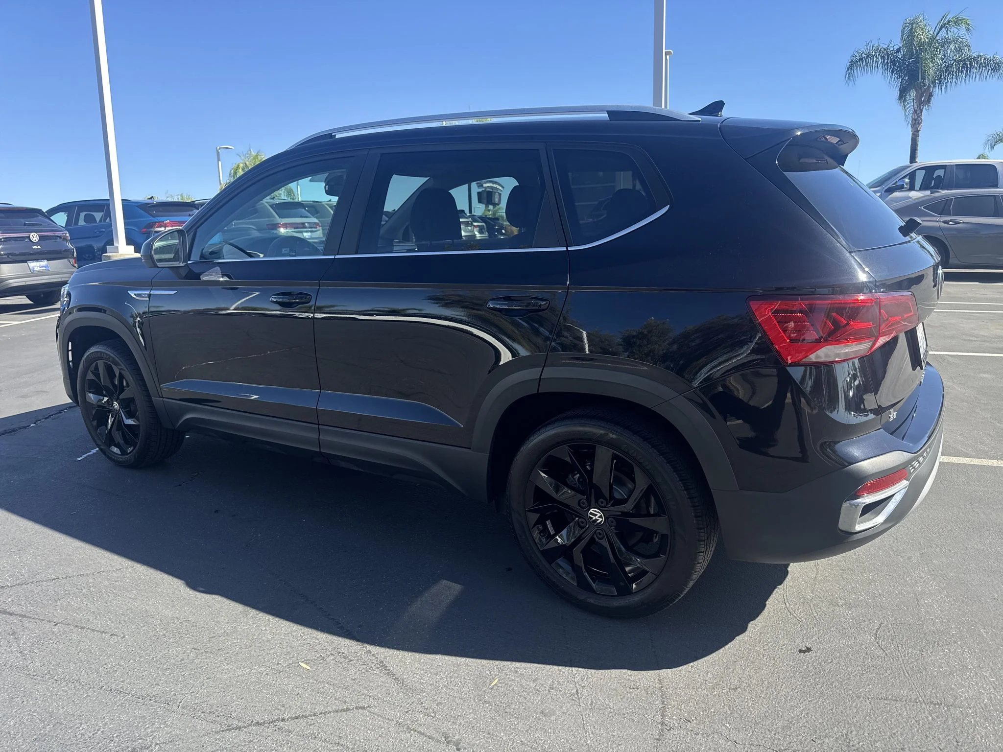 Used 2023 Deep Black Pearl Volkswagen SE image 6