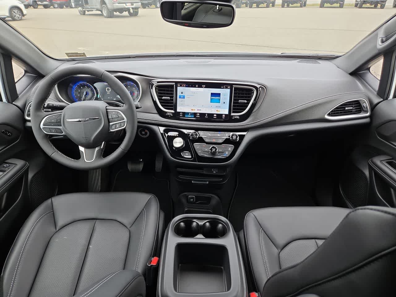 2026 Chrysler Pacifica Select - Photo 17