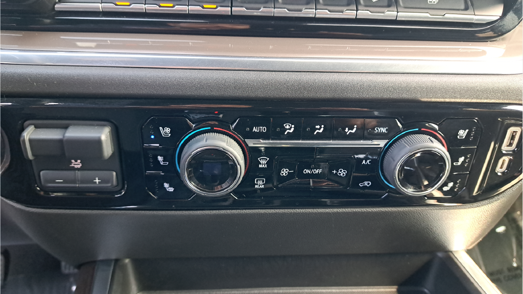 Used 2022  Chevrolet High Country image 22