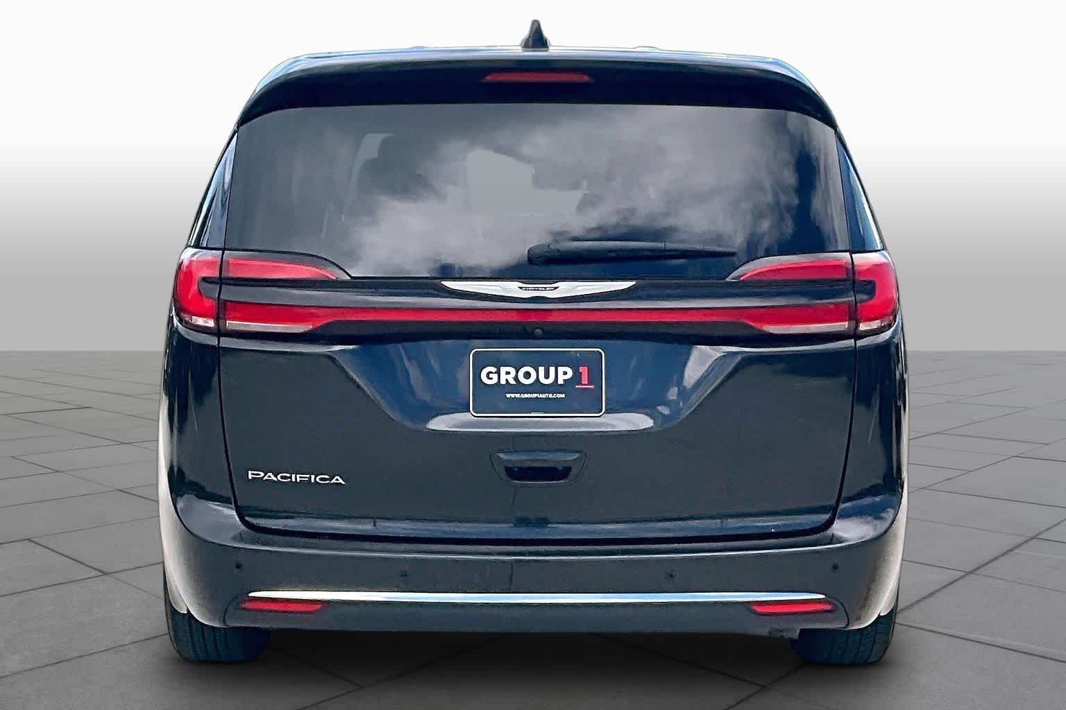 Used 2023 Brilliant Black Crystal Pearlcoat Chrysler Touring L image 5
