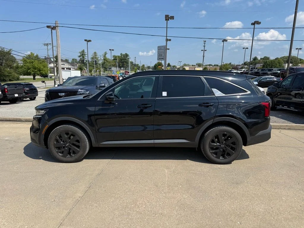 Used 2021 Black Kia S image 9