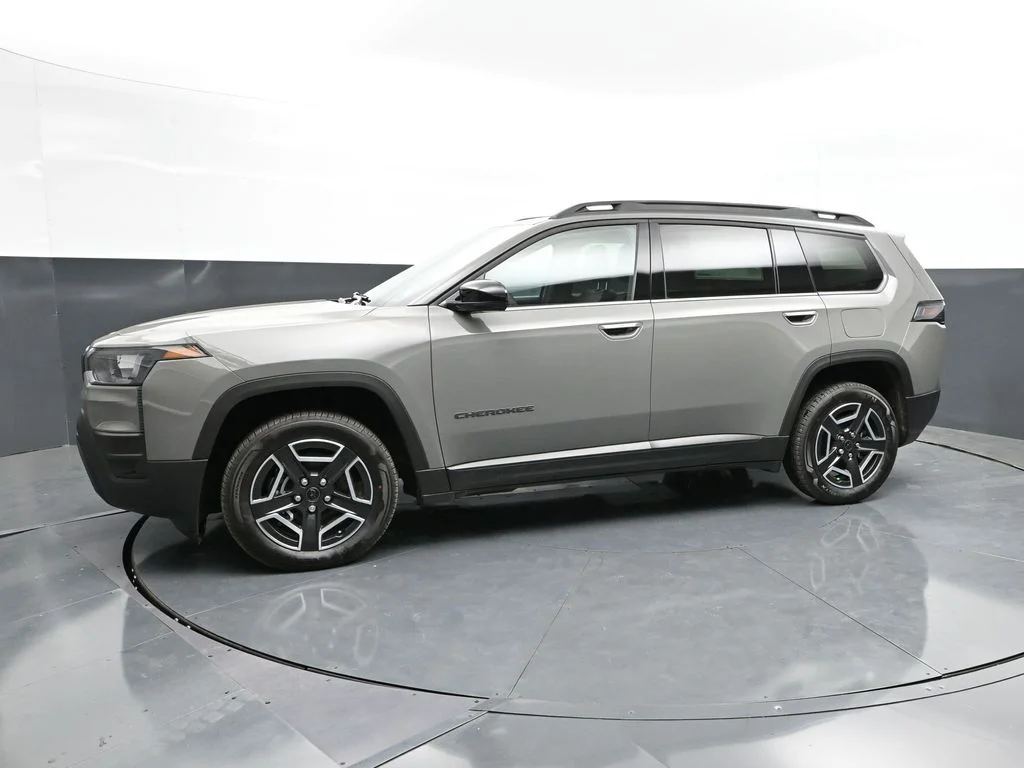 New 2026 Sting-Gray Clear-Coat Exterior Paint Jeep Limited image 29