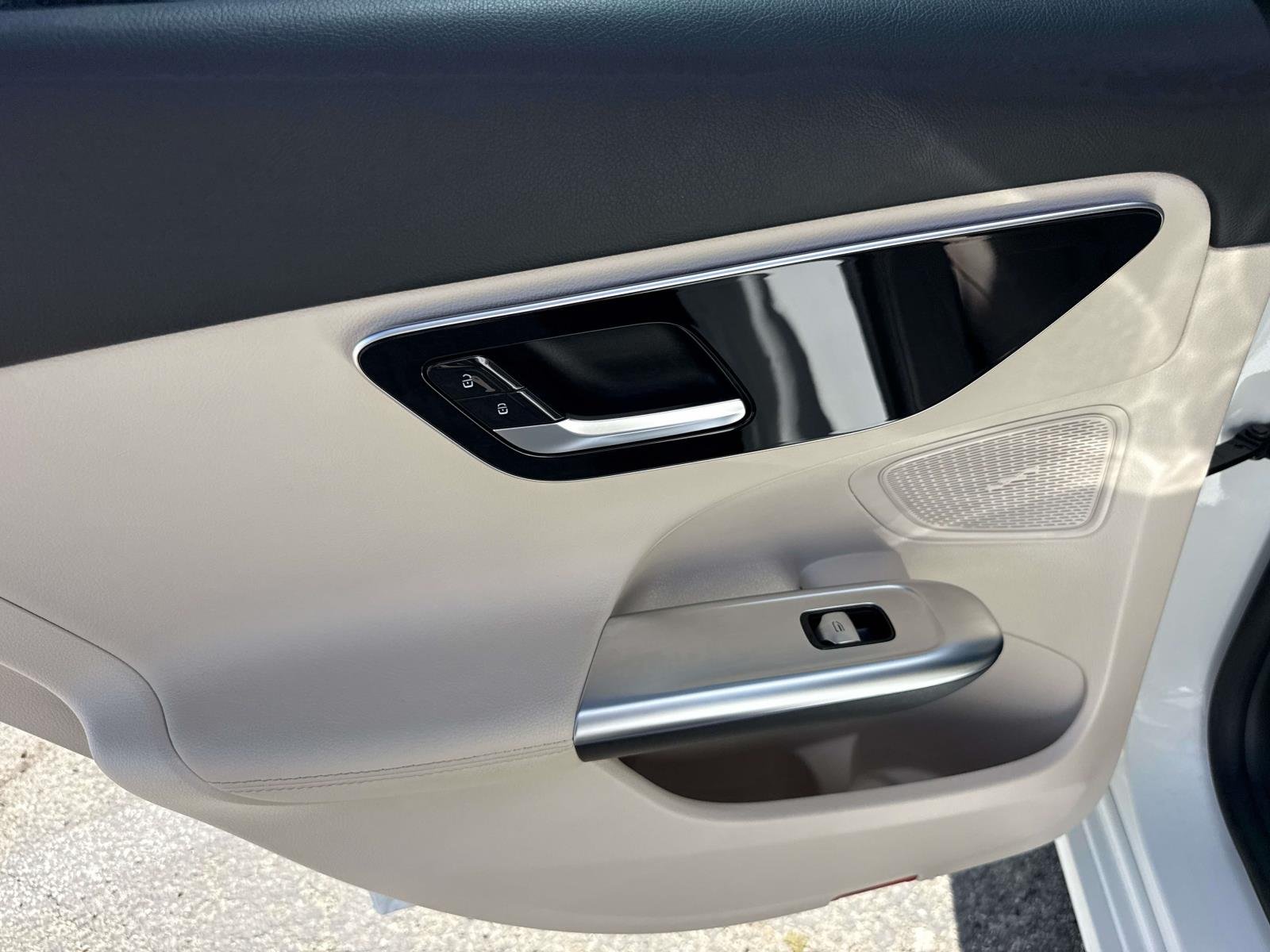 Used 2022 White Mercedes-Benz C 300 image 9