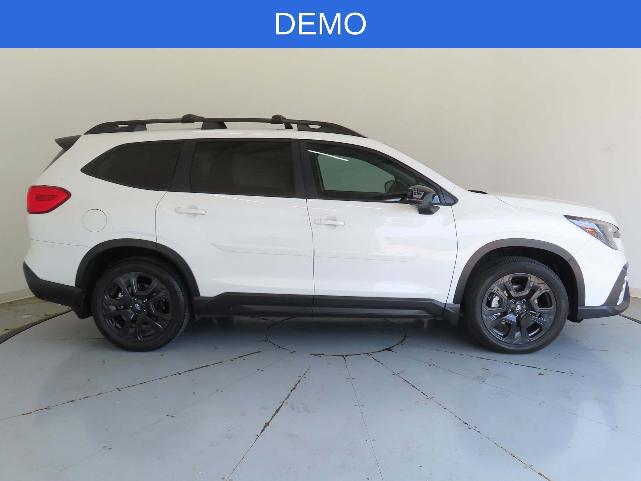 Used 2025 White Subaru Onyx Edition Touring image 2