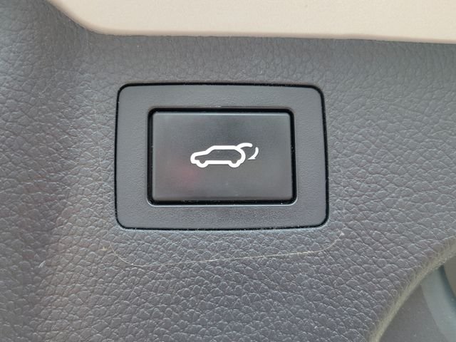 Used 2017 Silver Hyundai 2.4 Base image 34
