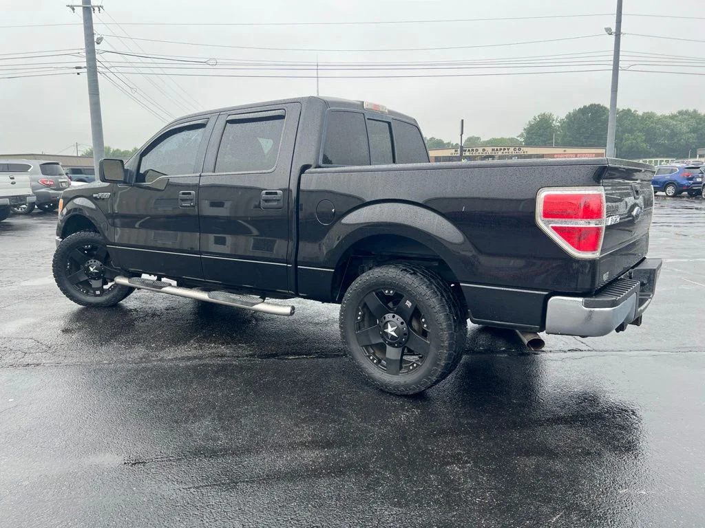 Used 2010 Black Ford XLT image 4
