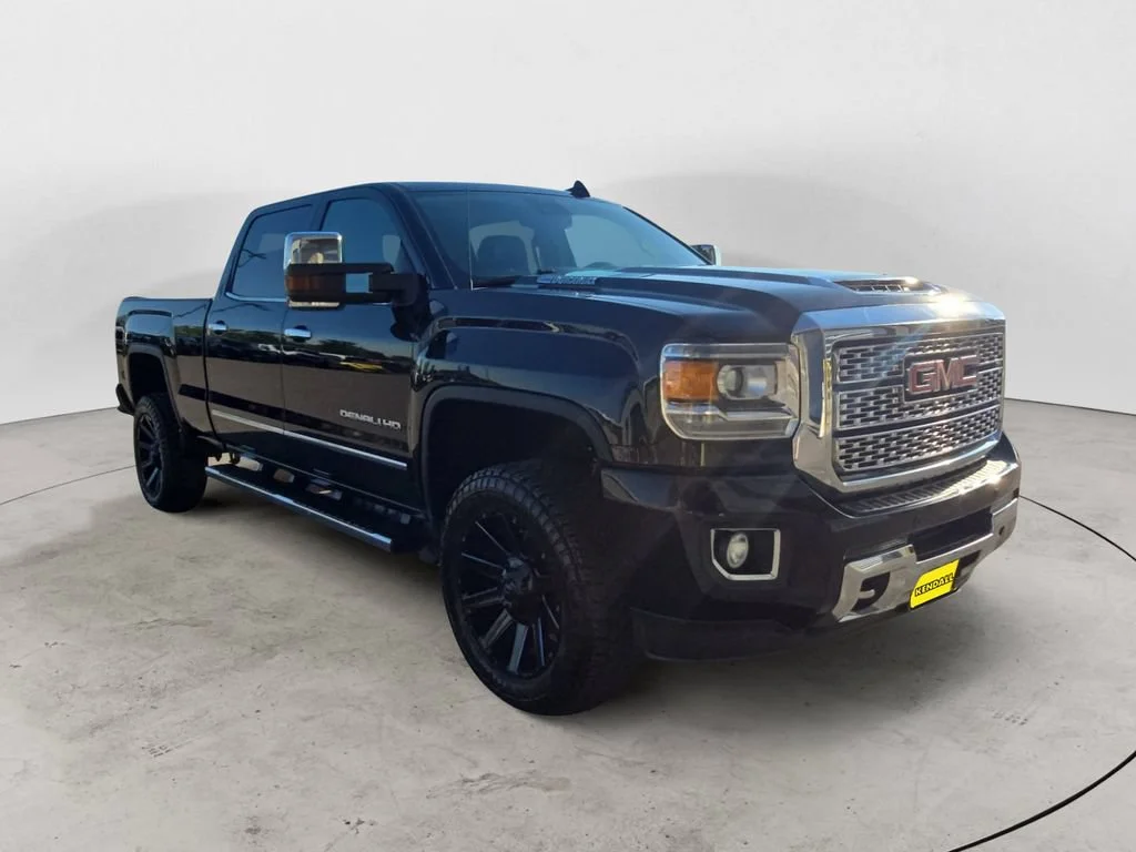 Used 2018 ONYX BLACK GMC Denali image 3