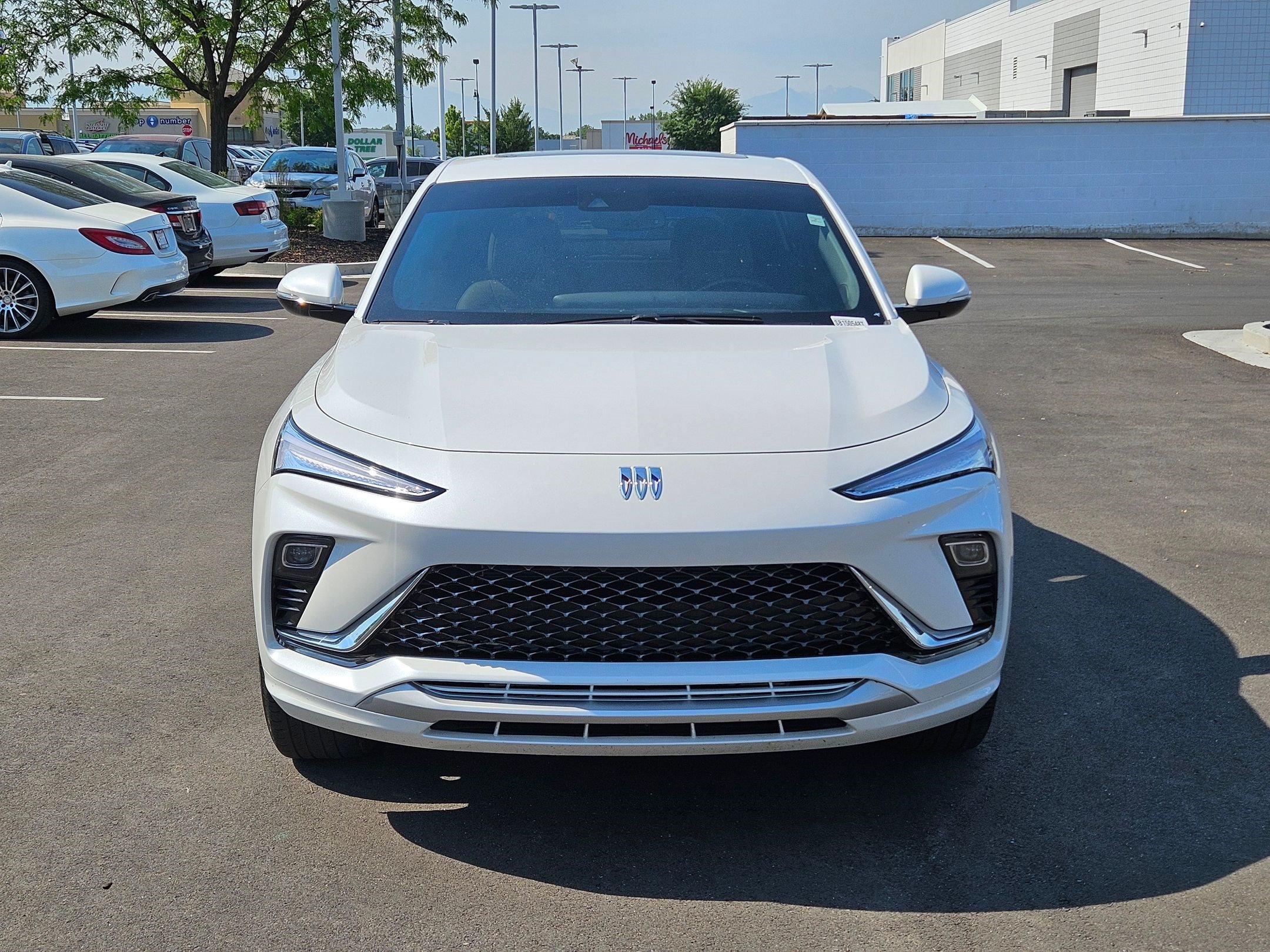 Used 2025 White Frost Tricoat Buick Avenir image 11