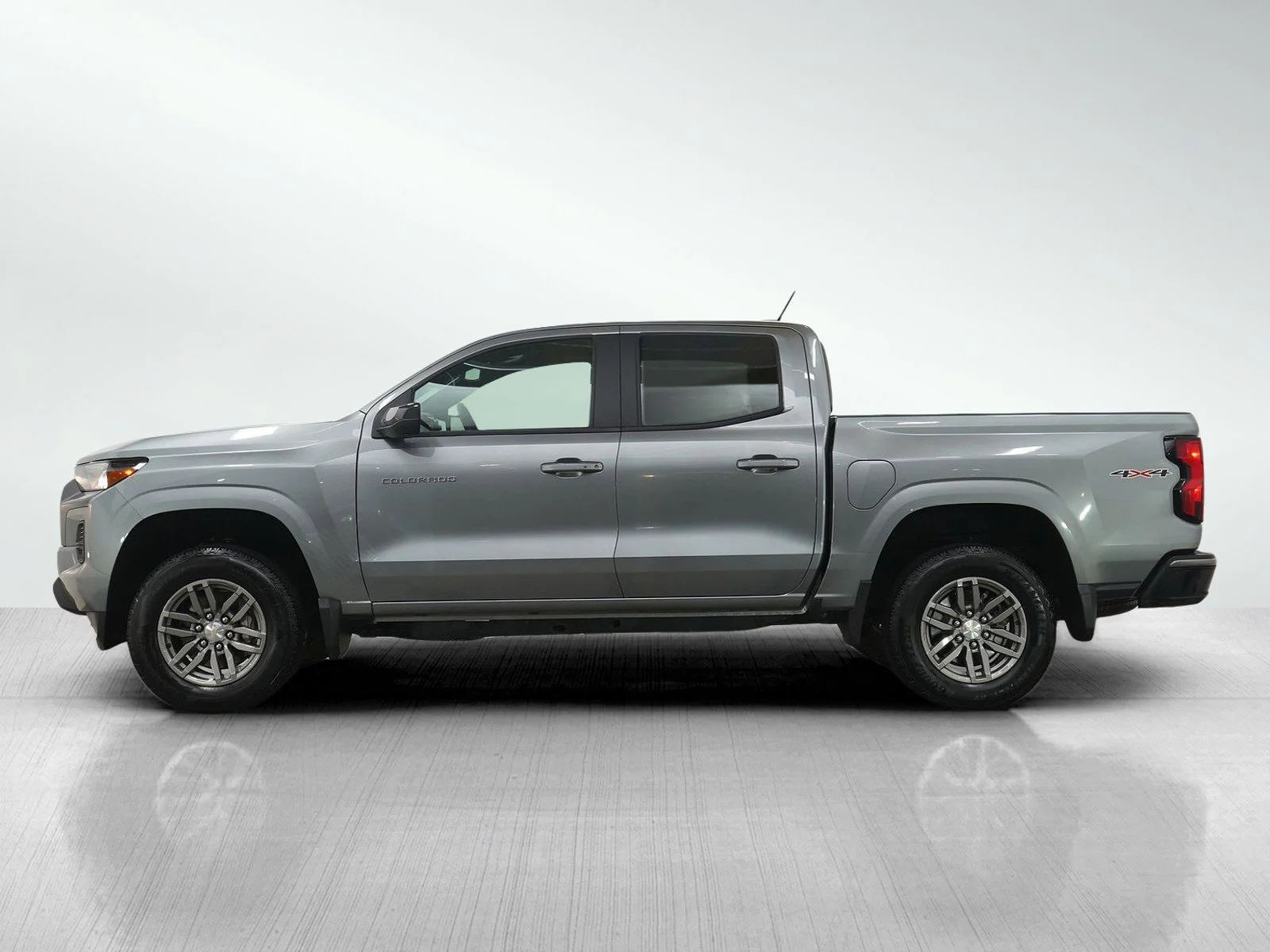 Used 2024 Chevrolet Colorado LT with VIN 1GCPTCEK6R1145374 for sale in Roseville, Minnesota