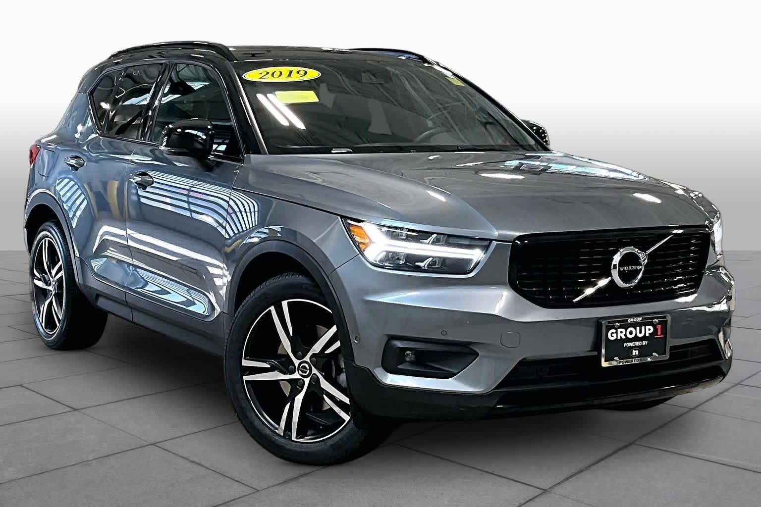 Pre-Owned 2019 Volvo XC40 R-Design