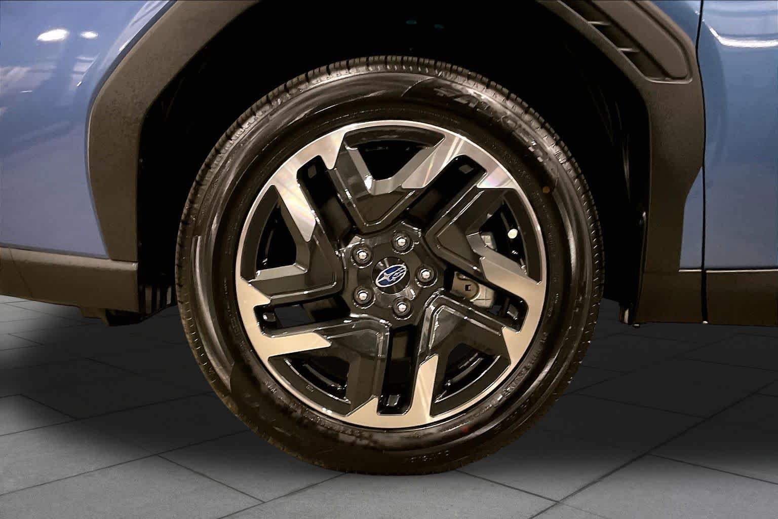 Used 2025 Horizon Blue Pearl Subaru Limited image 10