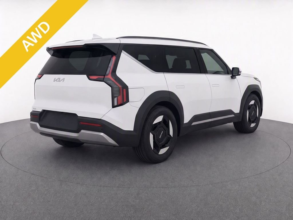 Used 2024 White Kia Wind image 3