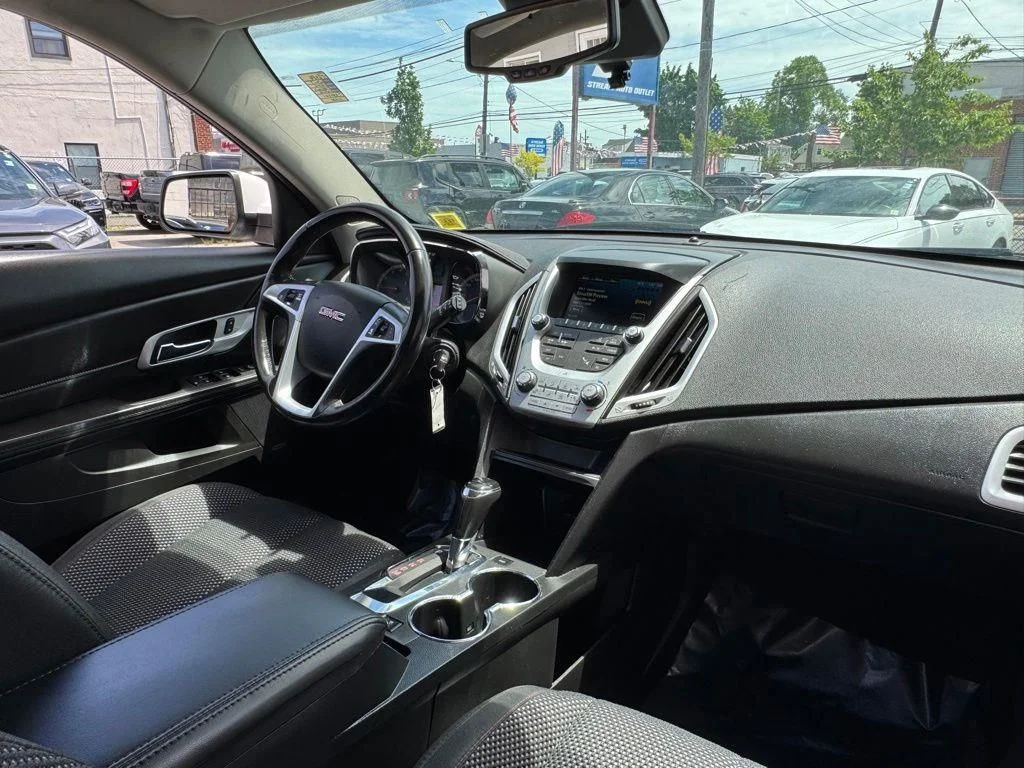 Used 2017 White GMC SLE-2 image 9
